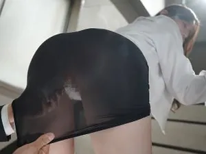 Xem phim Sex Education, tôi hốt hoảng nhận ra: Con mình ...